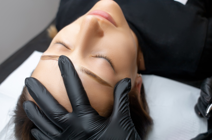 Augenbrauen-Pigmentierung im Atelier Long-Time-Beauty